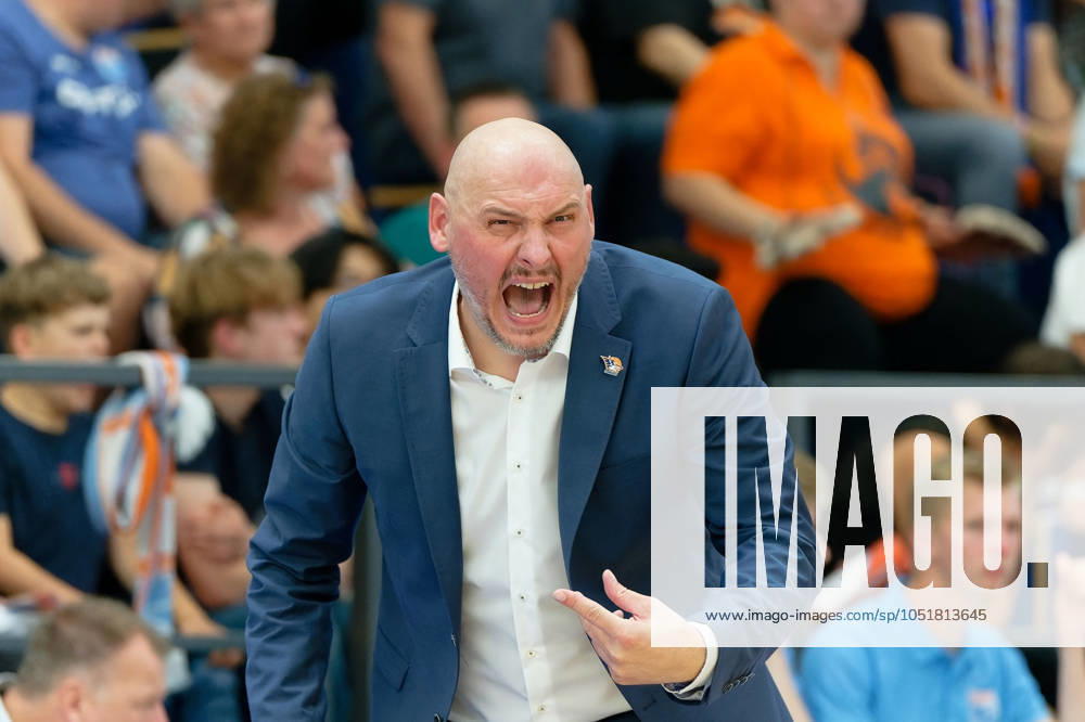 Przemyslaw Frasunkiewicz Rostock, Head Coach , Syntainics MBC vs Rostock Seawolves, Basketball, Men, Bundesliga, Season 2024 25, 3 Matchday, 22 09 2024 Weissenfels Stadthalle Sachsen Anhalt Germany