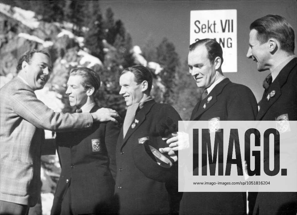 SWITZERLAND SAINT MORITZ 1948 02 Orig caption THE WINTER OLYMPICS 18 km the triumph Sweden s winning quartet in 18 km sat as a spectator at the ice hockey match Sweden Czechoslovakia at the Ice Stadium Prince Bertil, who was sitting on the podium, saw the four and hurried over to congratulate them Fr v Prince Bertil, M Lundström, G Eriksson, N Östensson and N Karlsson Note Skiers Princes Congratulations CD355 persons MARTIN LUNDSTRÖM GUNNAR ERIKSSON NILS ÖSTENSSON NILS MORA NISSE KARLSSON BERTIL, PRINCE OF SWEDEN sites SCHWEIZ SANKT MORITZ SWEDEN SANKT MORITZ SWITZERLAND OS sp sw