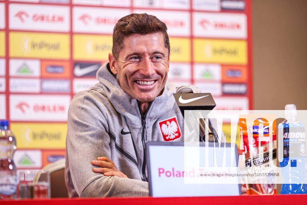 WARSZAWA - WAWER DOUBLE TREE BY HILTON PILKA NOZNA (FOOTBALL) ZGRUPOWANIE REPREZENTACJI POLSKI KONFERENCJA PRASOWA REPREZENTACJI POLSKI NZ ROBERT LEWANDOWSKI FOTO LUKASZ GROCHALA CYFRASPORT NEWSPIX.PL --- Newspix.pl 20241007CSLG0013