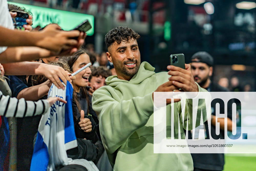 Baller League Season 2, Final Final 4 Nader Jindaoui takes a selfie with the young fans