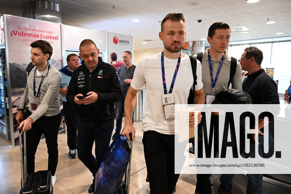 Atletico Madrid v Club Brugge - UEFA Champions League MADRID, SPAIN - OCTOBER 12 : Mignolet Simon goalkeeper of Club Brugge at the airport after the UEFA Champions League Group Stage B Matchday 4 between Club Atletico de Madrid and Club Brugge on October 12, 2022 in Madrid, Spain, 12 10 2022 Madrid Spain