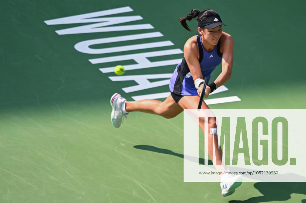 (241011) -- WUHAN, Oct. 11, 2024 -- Wang Xinyu hits a return during the women s singles quarterfinal between Wang Xinyu of China and Ekaterina Alexandrova of Russia at the 2024 Wuhan Open tennis tournament in Wuhan, capital of central China s Hubei Province, Oct. 11, 2024. ) (SP)CHINA-WUHAN-TENNIS-WUHAN OPEN-WOMEN S SINGLES (CN) DuxZixuan