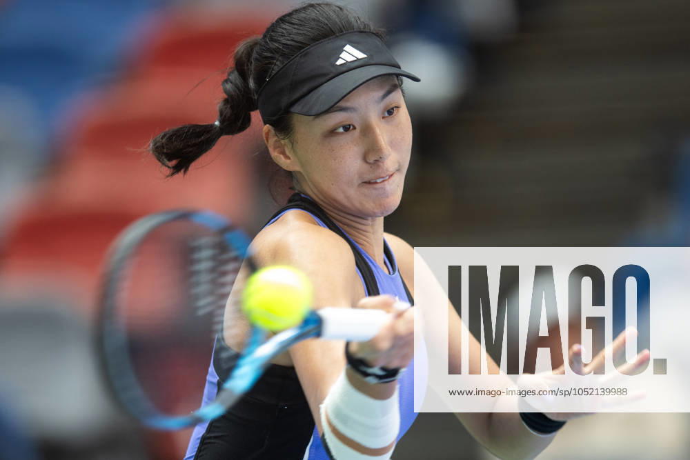 (241011) -- WUHAN, Oct. 11, 2024 -- Wang Xinyu hits a return during the women s singles quarterfinal between Wang Xinyu of China and Ekaterina Alexandrova of Russia at the 2024 Wuhan Open tennis tournament in Wuhan, capital of central China s Hubei Province, Oct. 11, 2024. ) (SP)CHINA-WUHAN-TENNIS-WUHAN OPEN-WOMEN S SINGLES (CN) XiaoxYijiu