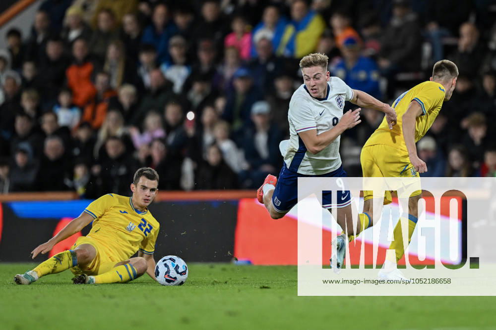 England Under 21 v Ukraine Under w1 UEFA EURO, EM, Europameisterschaft,Fussball U21, U 21 2025 Qualifiers Liam Delap of England u21 s is fouled during the UEFA Euro U21 2025 Qualifiers Group F match at the Vitality Stadium, Bournemouth UK Newspapers OUT