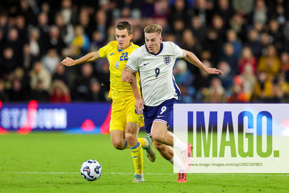 U21, U 21 England v Ukraine U21 UEFA EUROPEAN CHAMPIONSHIPS 11 10 2024. Group F Liam Delap of England tussles with Maksym Melnychenko during the U21 UEFA EUROPEAN CHAMPIONSHIPS match between U21 England and U21 Ukraine at the Vitality Stadium, Bournemouth, England on 11 October 2024. Editorial use only ,