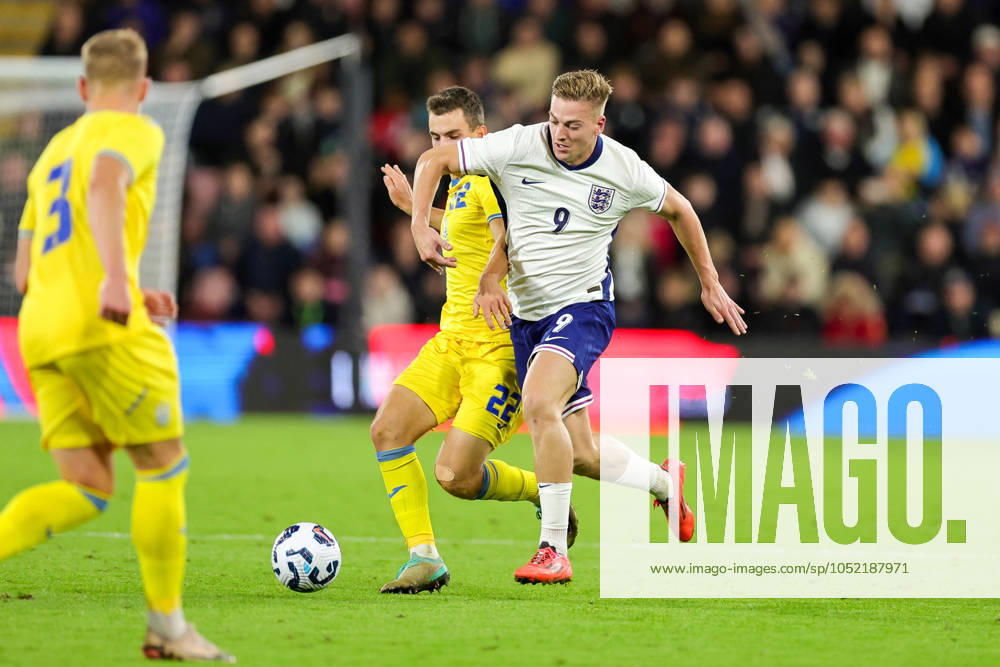 U21, U 21 England v Ukraine U21 UEFA EUROPEAN CHAMPIONSHIPS 11 10 2024. Group F Liam Delap of England tussles with Maksym Melnychenko during the U21 UEFA EUROPEAN CHAMPIONSHIPS match between U21 England and U21 Ukraine at the Vitality Stadium, Bournemouth, England on 11 October 2024. Editorial use only ,