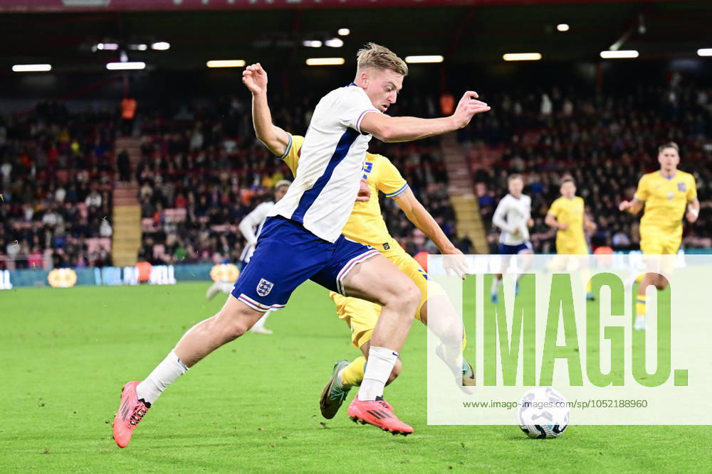 England Under 21 v Ukraine Under w1 UEFA EURO, EM, Europameisterschaft,Fussball U21, U 21 2025 Qualifiers Liam Delap of England u21 s on the attack during the UEFA Euro U21 2025 Qualifiers Group F match at the Vitality Stadium, Bournemouth UK Newspapers OUT
