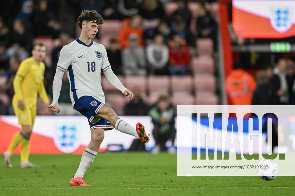 England Under 21 v Ukraine Under w1 UEFA EURO, EM, Europameisterschaft,Fussball U21, U 21 2025 Qualifiers Archie Gray of England u21 s during the UEFA Euro U21 2025 Qualifiers Group F match at the Vitality Stadium, Bournemouth UK Newspapers OUT