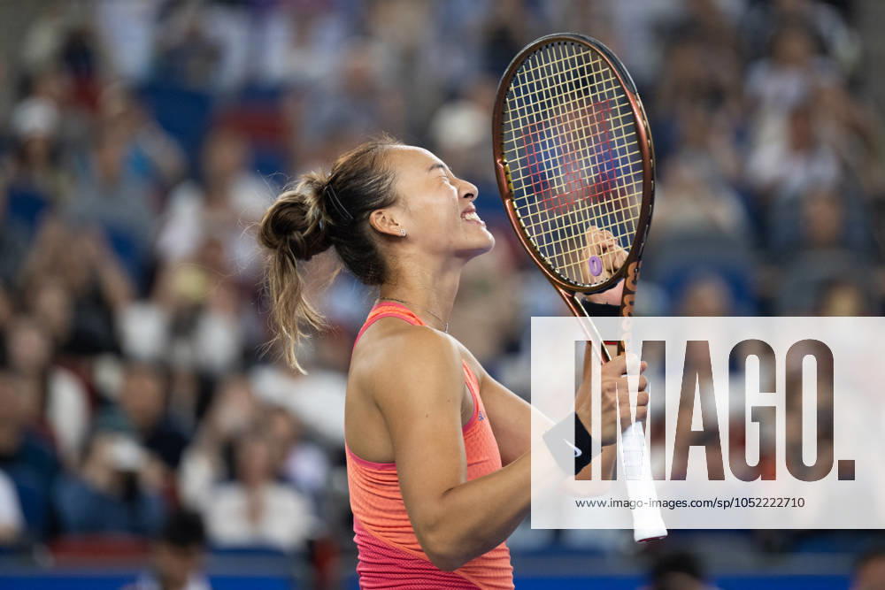 (241012) -- BEIJING, Oct. 12, 2024 -- Zheng Qinwen celebrates after the women s singles quarterfinal match between Zheng Qinwen of China and Jasmine Paolini of Italy at the 2024 Wuhan Open tennis tournament in Wuhan, capital of central China s Hubei Province, Oct. 11, 2024. ) XINHUA PHOTOS OF THE DAY XiaoxYijiu