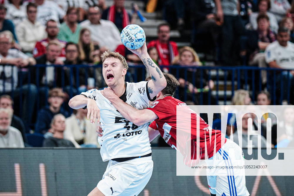 Emil Wernsdorf Madsen THW Kiel, 45 , Leif Tissier Handball Sport Verein Hamburg, 07 GER, Handball Sport Verein Hamburg vs THW Kiel, Handball, Bundesliga, Matchday 6, Season 2024 2025, 11 10 2024 GER, Handball Sport Verein Hamburg vs THW Kiel, Handball, Bundesliga, Matchday 6, Season 2024 2025, 11 10 2024 Hamburg