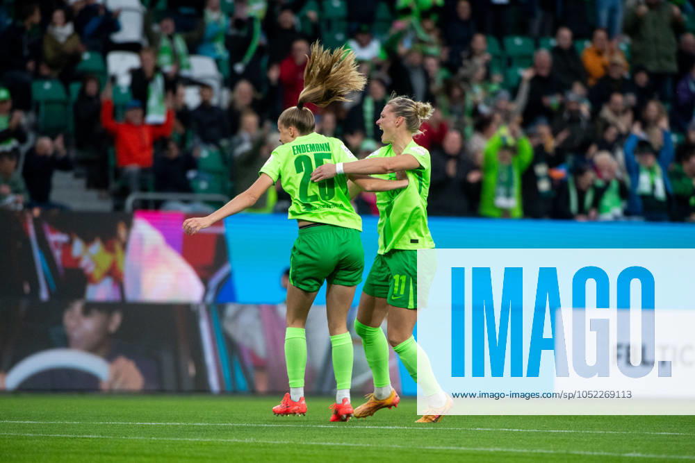 Vivien Endemann VfL Wolfsburg, 25 , Alexandra Popp VfL Wolfsburg, 11 celebrating the goal for 1 0, GER, VfL Wolfsburg vs FC Bayern Muenchen, Football Google Pixel Womens Bundesliga, Matchday 6, Season 2024 2025, 12 10 2024 DFB regulations prohibit any use of photographs as image sequences and or quasi video GER, VfL Wolfsburg vs FC Bayern Muenchen, Football Google Pixel Womens Bundesliga, Matchday 6, Season 2024 2025, 12 10 2024 Wolfsburg