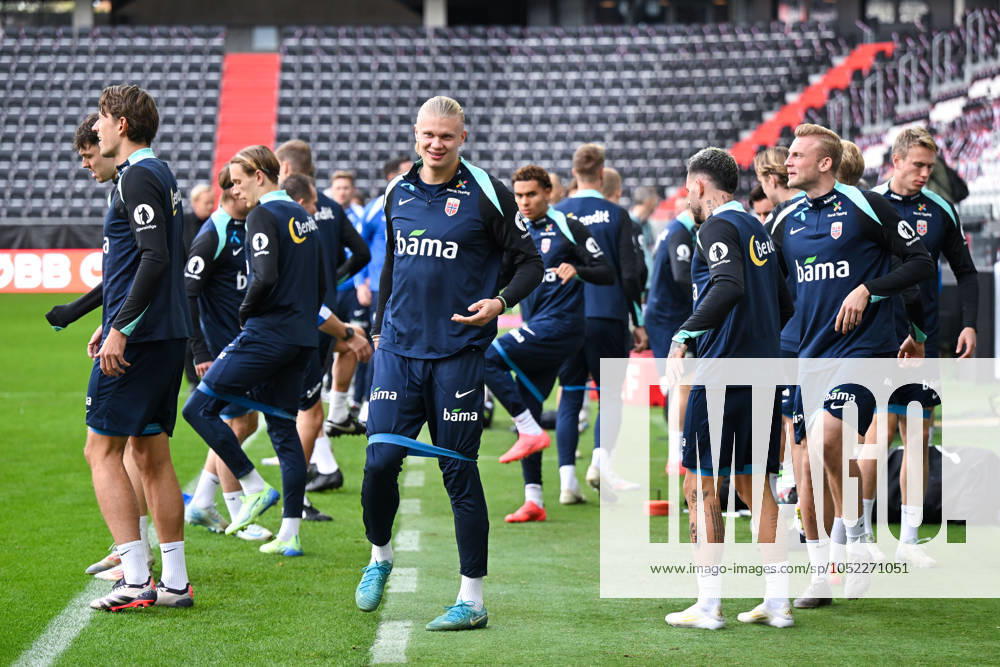 SOCCER - NL, AUT vs NOR LINZ,AUSTRIA,12.OCT.24 - SOCCER - UEFA Nations League, group stage, OEFB international match, Länderspiel, Nationalmannschaft Austria vs Norway, preview, training Team NOR. Image shows Erling Braut Haaland (NOR) and the team of NOR. GEPAxpictures xDanielaxMoser