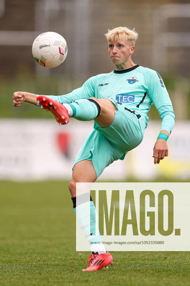 Krefeld, Germany, 12 10 24 Anton Bäuerle SC Paderborn II in action, on the ball, single action during the Regionalliga West match between KFC Uerdingen SC Paderborn II at Grotenburg on October 12, 2024 in Krefeld, Germany Krefeld Grotenburg Germany