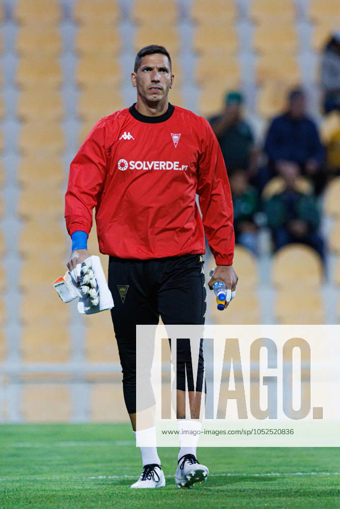 Joel Robles seen during Liga Portugal game between teams of GD Estoril Praia and Sporting CP at Estadio Antonio Coimbra da Mota (Maciej Rogowski) Estoril Estadio Antonio Coimbra da Mota Portugal