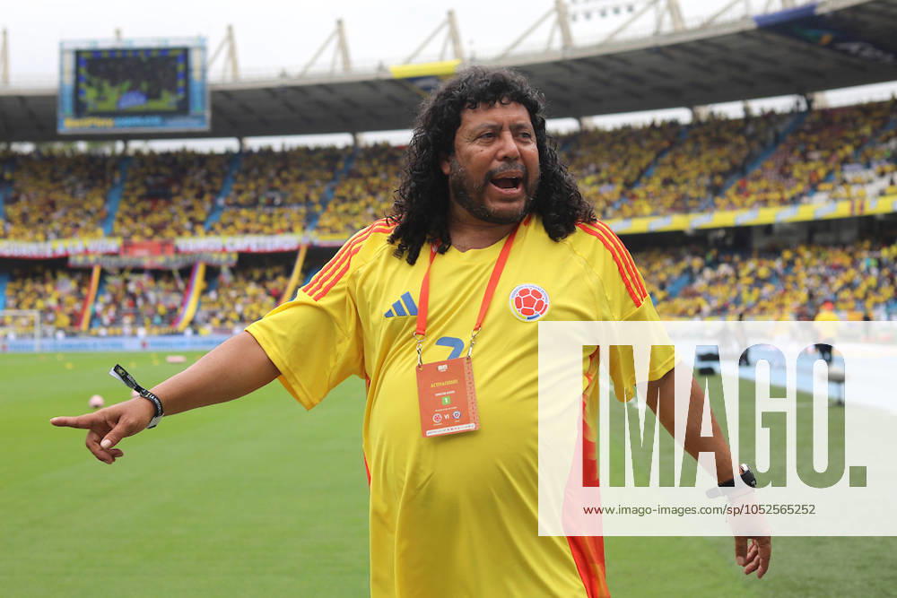 Fußball, WM Quali, Kolumbien - Chile Futbol, Colombia vs Chile. Primera rueda, clasificatorias al Mundial 2026. El ex jugador de la seleccion colombiana Rene Higuita, es fotografiado durante el partido de la primera rueda de las eliminatorias al mundial de 2026 contra Chile disputado en el estadio Metropolitano Roberto Melendez de Barranquilla, Colombia. 15 10 2024 Vizzor image Photosport Football, Colombia vs Chile. World Cup 2026 qualifiers. Colombia s ex player Rene Higuita, is pictured during a 2026 World Cup qualifier match against Chile at the Metropolitano Roberto Melendez stadium in Barranquilla, Colombia. 15 10 2024 Vizzor image Photosport Colombia vs Chile, eliminatorias al mundial 2026
