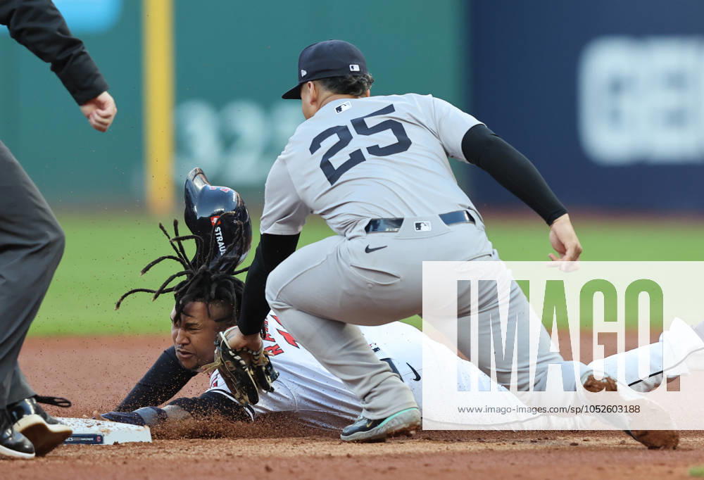 Cleveland Guardians Jose Ramirez steals second under a tag from New York Yankees second baseman Gleyber Torres in the third inning in game three of the MLB, Baseball Herren, USA ALCS at Progressive Field in Cleveland, Ohio, on Thursday, October 17, 2024. CLE20241017819 AARONxJOSEFCZYK