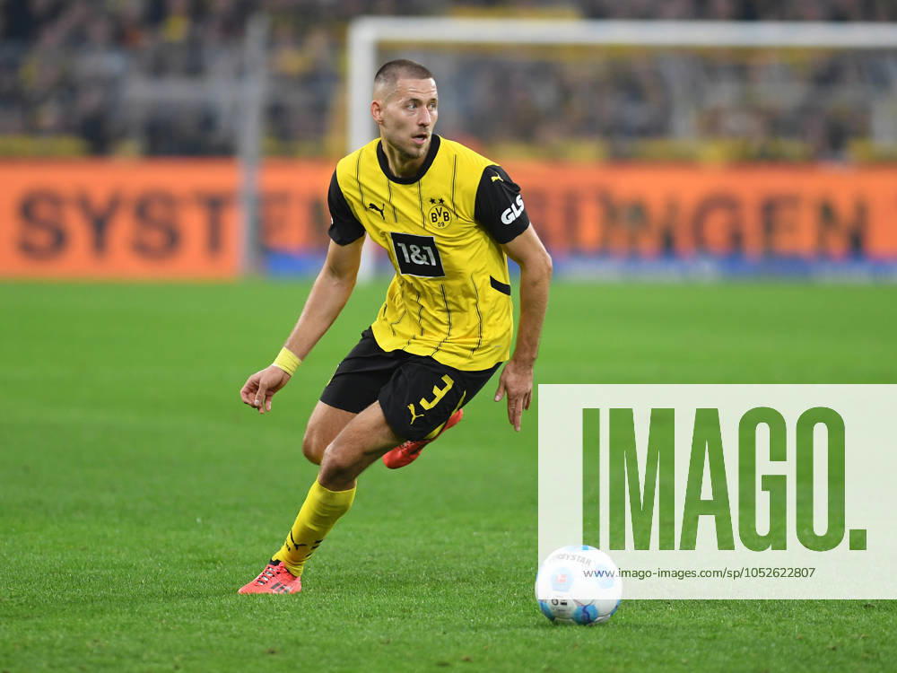 Waldemar Anton Borussia Dortmund in action, on the ball, single action during the Bundesliga 1 match between Borussia Dortmund and FC St Pauli 1910, SIGNAL IDUNA PARK on October 18, 2024 in Dortmund, Germany Photo by Ralf Treese DeFodi Images Waldemar Anton Borussia Dortmund controls the ball during the Bundesliga match between Borussia Dortmund and FC St Pauli 1910 at Signal Iduna Park on October 18, 2024 in Dortmund, Germany Photo by Ralf Treese DeFodi Images DFL regulations prohibit any use of photographs as image sequences and or quasi video not used in POL SRB CRO FRA GBR NED ITA USA Defodi 521 BVBSTP20241018 035 Defodi-521 not used in POL SRB CRO FRA GBR NED ITA USA DFL regulations prohibit any use of photographs as image sequences and or quasi-video.