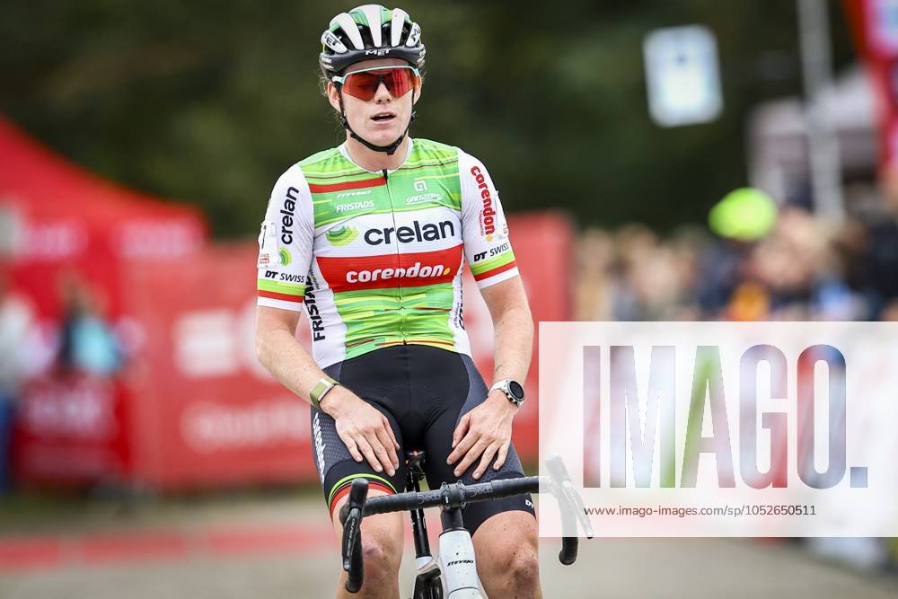 Belgian Marion Norbert Riberolle celebrates as she crosses the finish line at the women s elite race of the Exact Cross Essen, stage 2 (out of 6) in the Exact Cross cyclocross competition, Saturday 19 October 2024, in Essen. KRISTOFxVANxACCOM x102964546x