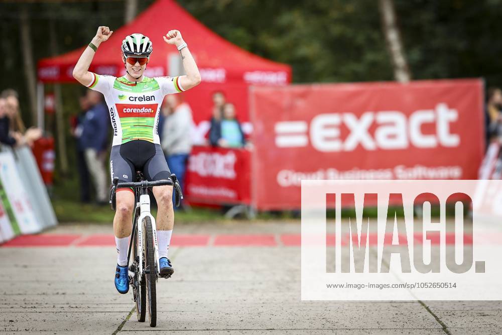 Belgian Marion Norbert Riberolle celebrates as she crosses the finish line at the women s elite race of the Exact Cross Essen, stage 2 (out of 6) in the Exact Cross cyclocross competition, Saturday 19 October 2024, in Essen. KRISTOFxVANxACCOM x102964550x