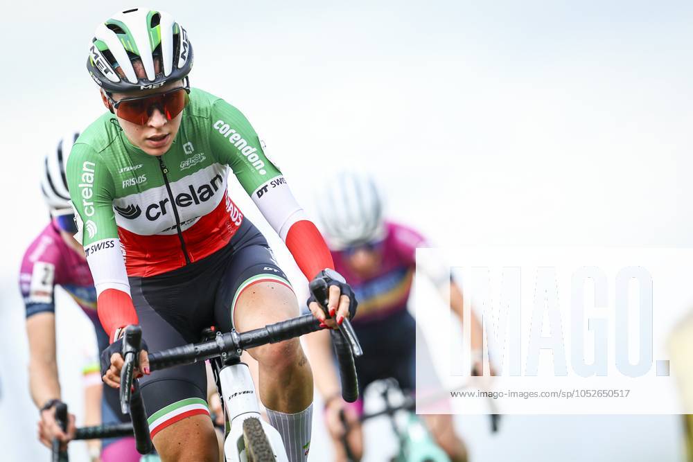 Italian Sara Casasola pictured in action during the women s elite race of the Exact Cross Essen, stage 2 (out of 6) in the Exact Cross cyclocross competition, Saturday 19 October 2024, in Essen. KRISTOFxVANxACCOM x102964655x