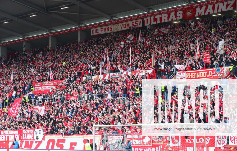 Mainz RB Leipzig Bundesliga Mainz, 19 10 2024, Mewa Arena, Soccer Bundesliga, Matchday 7 , 1 FSV Mainz 05 vs RB Leipzig , In the picture fans of Mainz 05 , Picture Point
