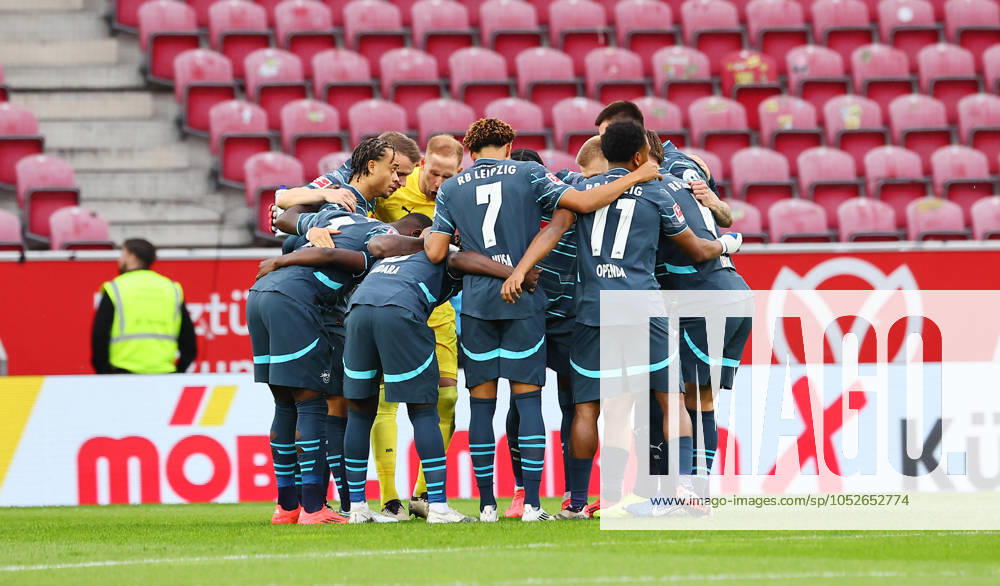 Mainz RB Leipzig Bundesliga Mainz, 19 10 2024, Mewa Arena, Soccer Bundesliga, Matchday 7 , 1 FSV Mainz 05 vs RB Leipzig , In the picture player circle Leipzig , Picture Point