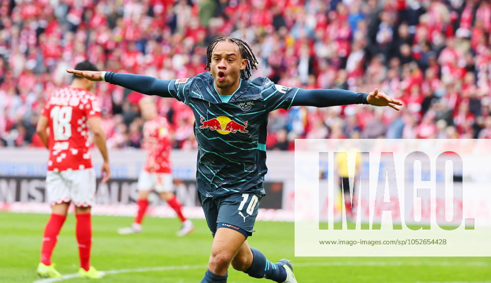 Mainz RB Leipzig Bundesliga Mainz, 19 10 2024, Mewa Arena, Soccer Bundesliga, Matchday 7 , 1 FSV Mainz 05 vs RB Leipzig , Goal for Leipzig to 0 1 In the picture goal scorer Xavi Simons 10, RB Leipzig , Goal celebration , Picture Point
