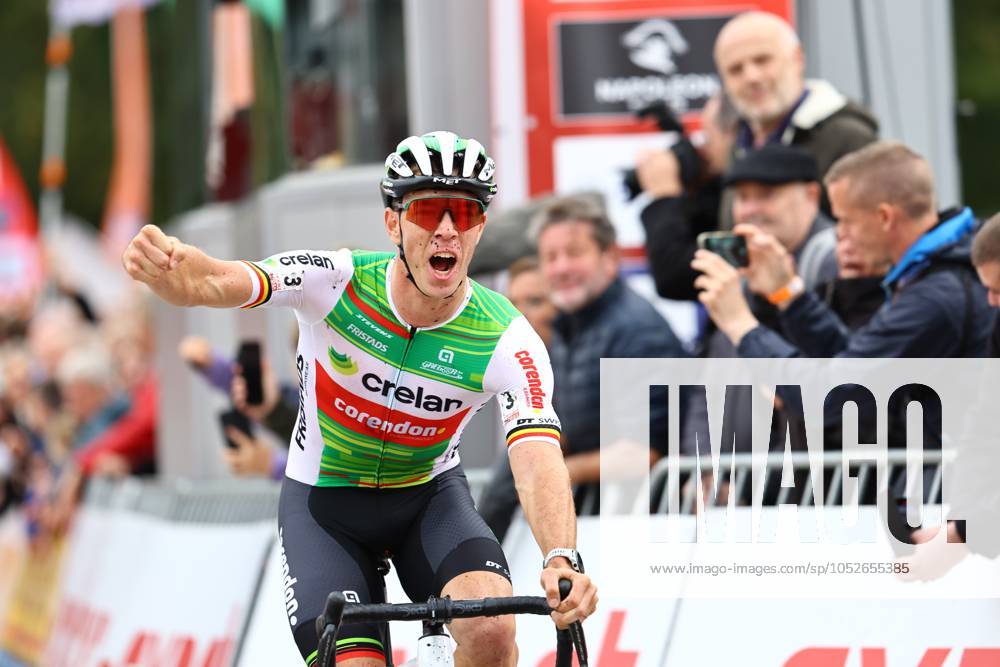 Belgian Laurens Sweeck and pictured at the finish line of the men s elite race of the Exact Cross Essen, stage 2 (out of 6) in the Exact Cross cyclocross competition, Saturday 19 October 2024, in Essen. DAVIDxPINTENS x102972306x