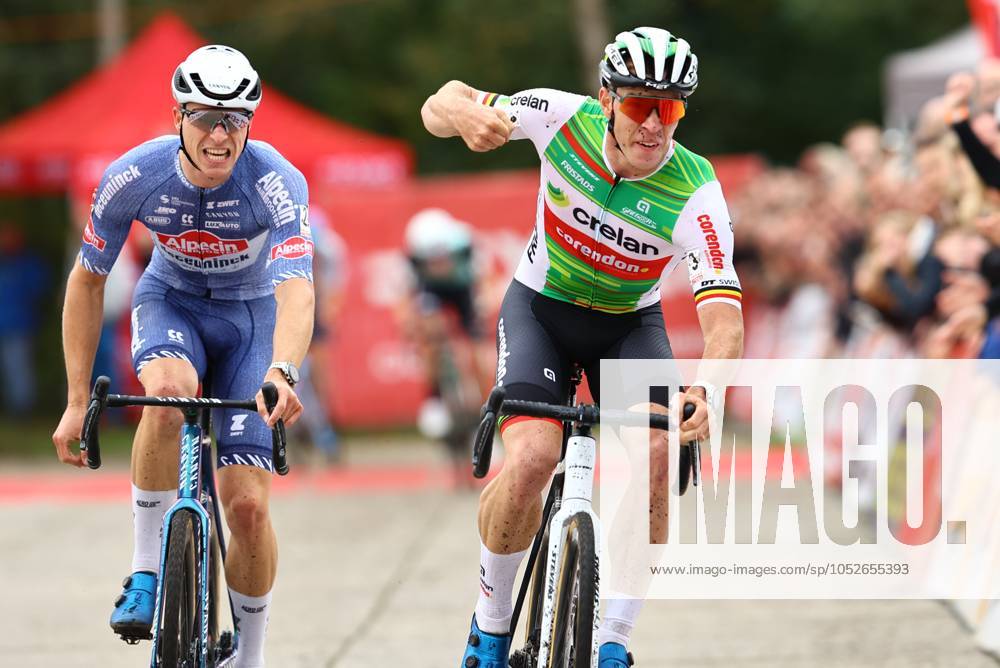 Belgian Laurens Sweeck and pictured at the finish line of the men s elite race of the Exact Cross Essen, stage 2 (out of 6) in the Exact Cross cyclocross competition, Saturday 19 October 2024, in Essen. DAVIDxPINTENS x102972315x