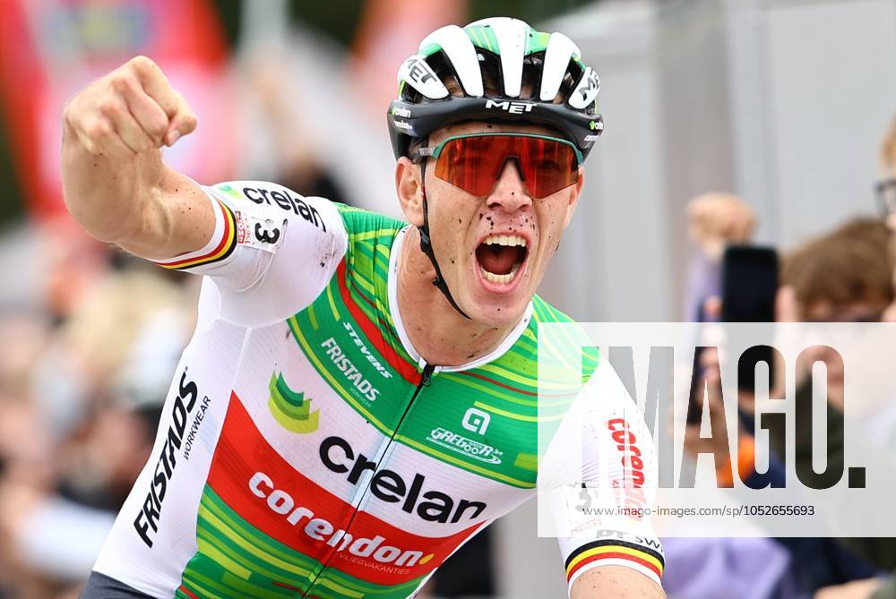 Belgian Laurens Sweeck and pictured at the finish line of the men s elite race of the Exact Cross Essen, stage 2 (out of 6) in the Exact Cross cyclocross competition, Saturday 19 October 2024, in Essen. DAVIDxPINTENS x102972336x
