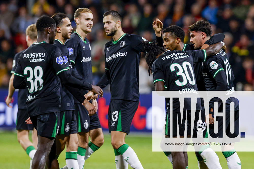Julian Carranza of Feyenoord scores the 0:5 and celebrates the goal with his team mates , Eredivisie, Go Ahead Eagles v Feyenoord Rotterdam, The Adelaarshorst, October 19, 2024, Deventer, Netherlands.