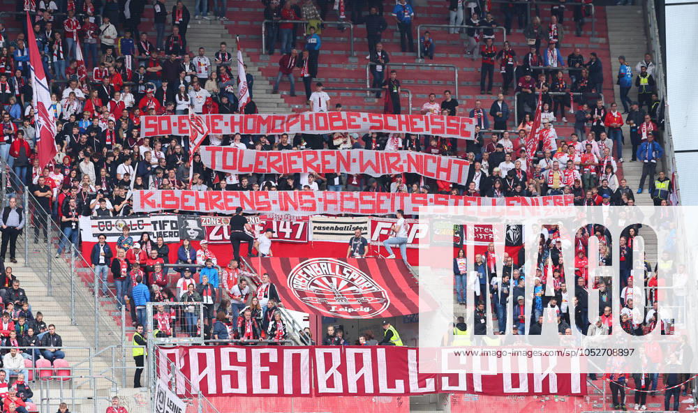 Mainz RB Leipzig Bundesliga Mainz, 19 10 2024, Mewa Arena, Soccer Bundesliga, Matchday 7 , 1 FSV Mainz 05 vs RB Leipzig 0 2 , In the picture fans of RB Leipzig with banner against homophobia , Picture Point