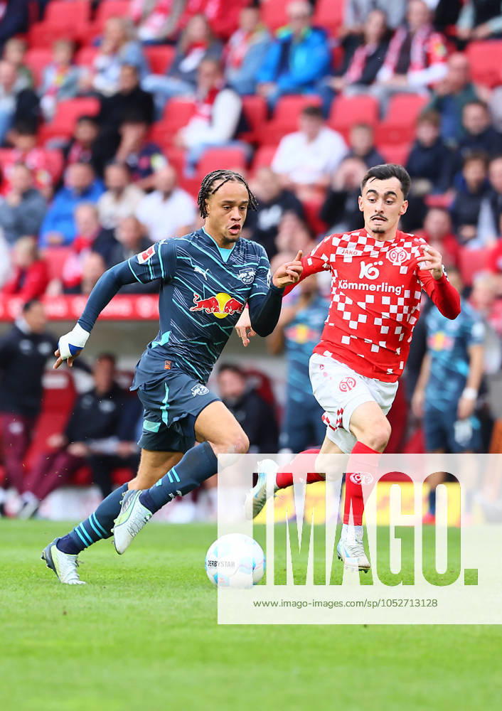 Mainz RB Leipzig Bundesliga Mainz, 19 10 2024, Mewa Arena, Soccer Bundesliga, Matchday 7 , 1 FSV Mainz 05 vs RB Leipzig 0 2 0 2 , Pictured from l Xavi Simons 10, RB Leipzig and Nadiem Amiri 18, Mainz , Picture Point