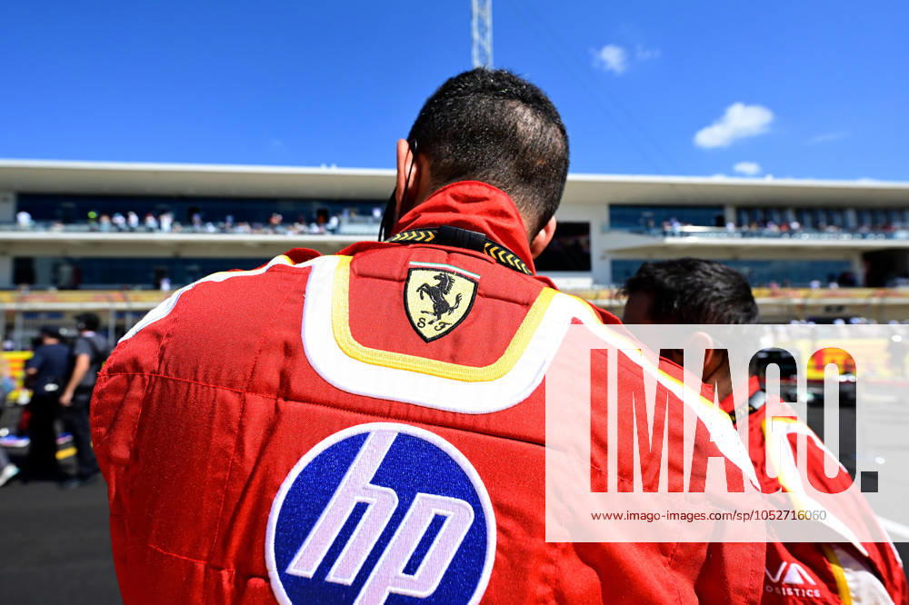 Motorsport FIA Formula 1, Grand Prix of the USA 2024, v l Sprint Race Ferrari Mechanic HP Logo FIA REGULATIONS PROHIBIT ANY USE OF PHOTOGRAPHS as IMAGE SEQUENCES and or QUASI VIDEO Austin