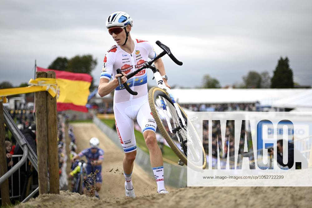 2024 Superprestige Cyclocross Ruddervoorde RUDDERVOORDE, BELGIUM - OCTOBER 20 : Vanthourenhout Michael (BEL) of Pauwels Sauzen - Bingoal in action during the 1st leg of the men elite 2024 - 2025 Telenet Superprestige cyclocross race of Ruddervoorde on October 20, 2024 in Ruddervoorde, Belgium, 20 10 2024 Ruddervoorde Belgium