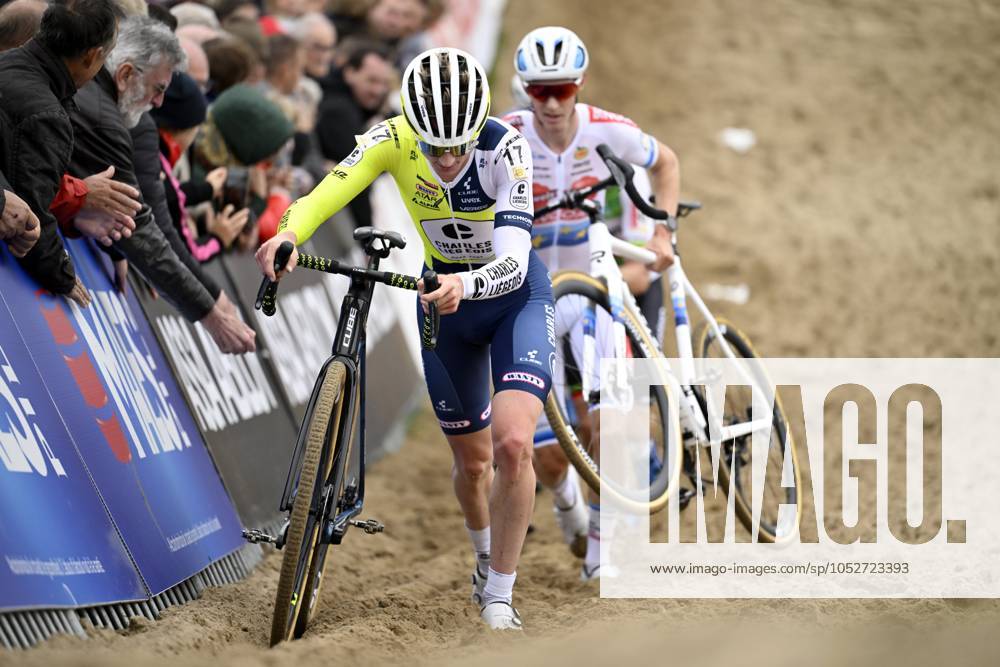 2024 Superprestige Cyclocross Ruddervoorde RUDDERVOORDE, BELGIUM - OCTOBER 20 : Kuypers Gerben (BEL) of Charles Liegeois Roastery Cx and Vanthourenhout Michael (BEL) of Pauwels Sauzen - Bingoal in action during the 1st leg of the men elite 2024 - 2025 Telenet Superprestige cyclocross race of Ruddervoorde on October 20, 2024 in Ruddervoorde, Belgium, 20 10 2024 Ruddervoorde Belgium