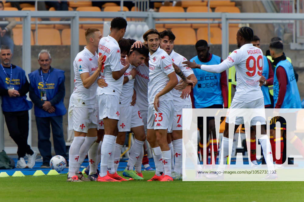 Fabiano Parisi of Fiorentina celebrates after scoring a goal with teammates during US Lecce vs ACF Fiorentina, Italian soccer Serie A match in Lecce, Italy, October 20 2024