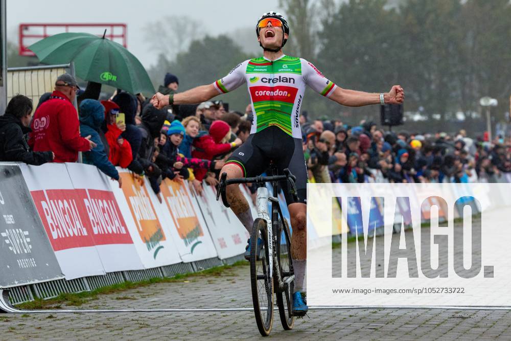 Belgian Joran Wyseure celebrates as he crosses the finish line to win the men elite race of the Cyclocross Ruddervoorde, Sunday 20 October 2024 in Oostkamp, the first stage of the Superprestige cyclocross cycling competition. KURTxDESPLENTER x103107672x