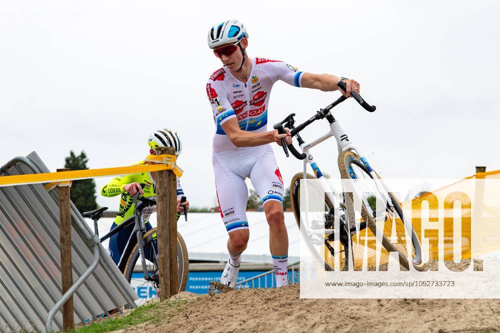 Belgian Michael Vanthourenhout pictured in action during the men elite race of the Cyclocross Ruddervoorde, Sunday 20 October 2024 in Oostkamp, the first stage of the Superprestige cyclocross cycling competition. KURTxDESPLENTER x103107674x