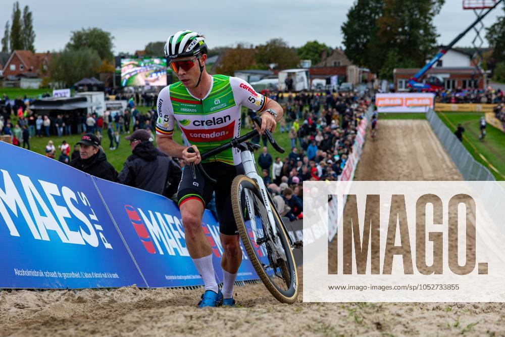 Belgian Laurens Sweeck pictured in action during the men elite race of the Cyclocross Ruddervoorde, Sunday 20 October 2024 in Oostkamp, the first stage of the Superprestige cyclocross cycling competition. KURTxDESPLENTER x103108058x