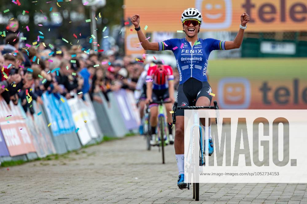 Dutch Ceylin Del Carmen Alvarado celebrates as he crosses the finish line to win the women elite race of the Cyclocross Ruddervoorde, Sunday 20 October 2024 in Oostkamp, the first stage of the Superprestige cyclocross cycling competition. KURTxDESPLENTER x103109171x