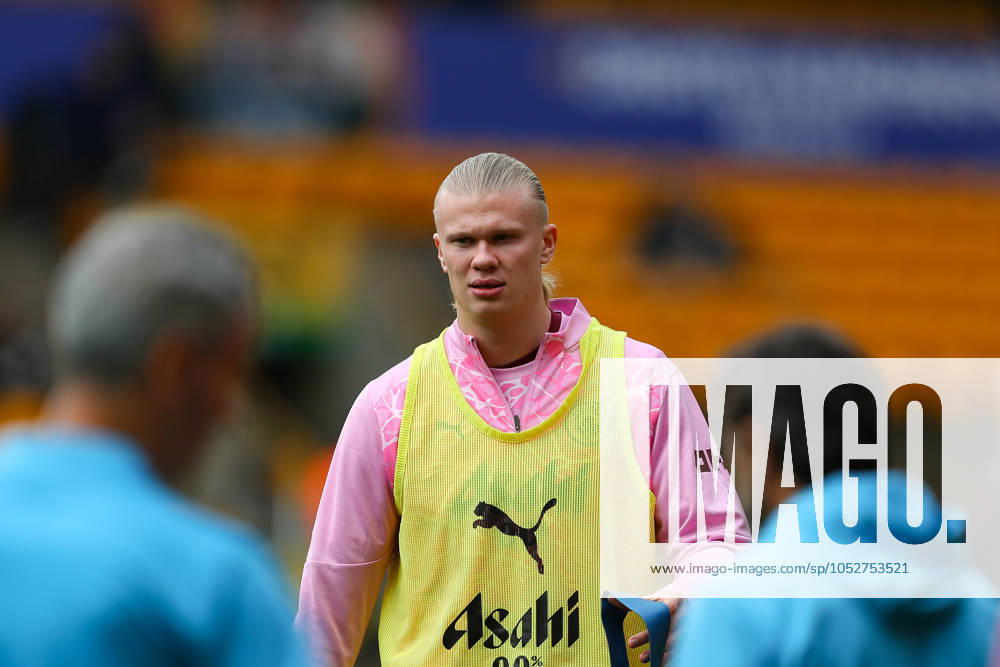 Wolverhampton Wanderers FC v Manchester City FC - Premier League Erling Haaland of Manchester City warms up during the Premier League match between Wolverhampton Wanderers and Manchester City at Molineux in Wolverhampton, England, on October 20, 2024. Wolverhampton West Midlands United Kingdom