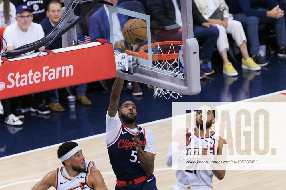 Derrick Jones Jr. 55 of the Los Angeles Clippers makes a two point shot during their regular season NBA, Basketball Herren, USA game against the Phoenix Suns on Wednesday October 23, 2024 at Crypto.com Arena in Los Angeles, California. Clippers lose to Suns, 113-116. ARIANA RUIZ PI Los Angeles U.S - ZUMAp124 20241023_zaa_p124_046