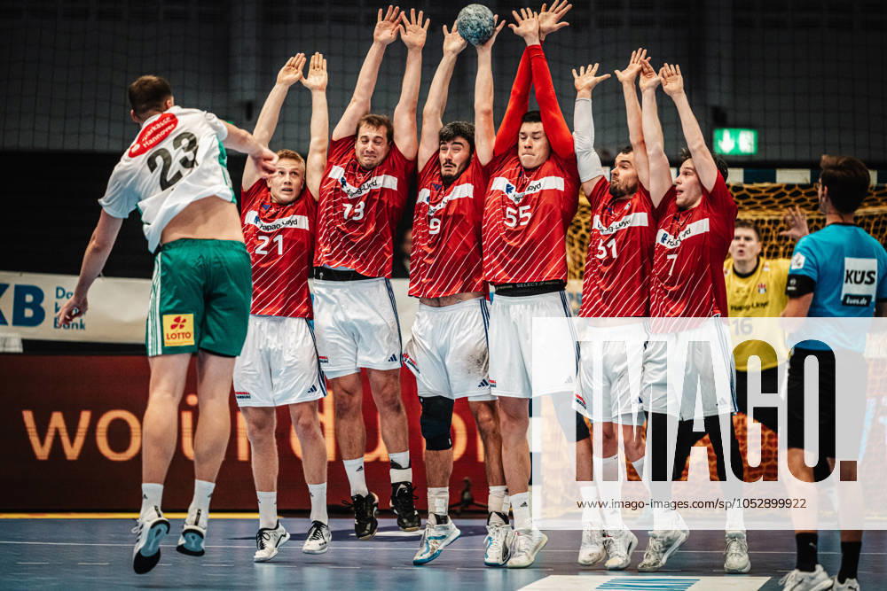 Handball Men Season 2024 2025 DAIKIN Handball Bundesliga 8 Matchday Handball Sport Verein Hamburg vs TSV Hannover Burgdorf 24 10 2024 The Hamburgers parry the last throw of the game Hamburg Sporthalle Hamburg Hamburg Germany