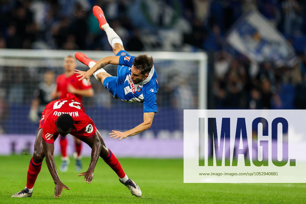 KW43 Barcelona, Spain, October 25th 2024: Jofre Carreras (17 RCD Espanyol) Tanguy Nianzou (24 Sevilla FC) battle for the ball during the La Liga EA Sports football match between RCD Espanyol and Sevilla FC at the RCDE Stadium in Barcelona, Spain (Judit Cartiel SPP)