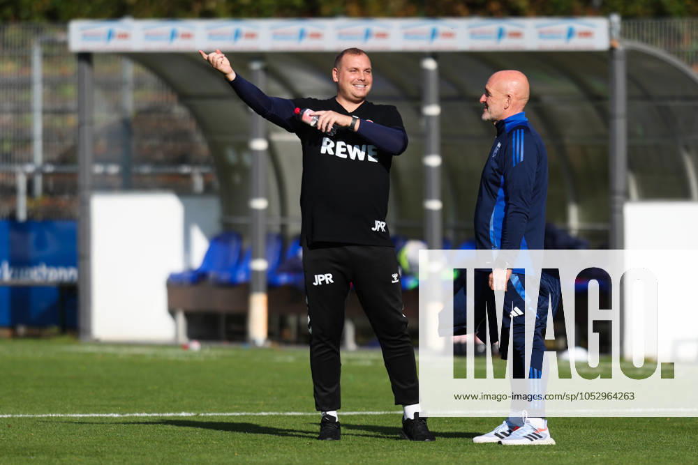 Football, Men, Regionalliga Nord, Matchday 16, FC Eintracht Norderstedt BSV Kickers Emden Coach Jean Pierre Richter left FC Eintracht Norderstedt in conversation with coach Stefan Emmerling BSV Kickers Emden