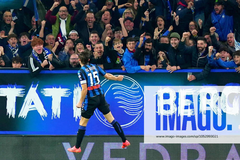 Atalanta s Marten de Roon celebrates after scoring 1-0 during the Serie A soccer match between Atalanta and Hellas Verona at the Gewiss Stadium in Bergamo , north Italy - Saturday , October 26 , 2024. - Soccer .
