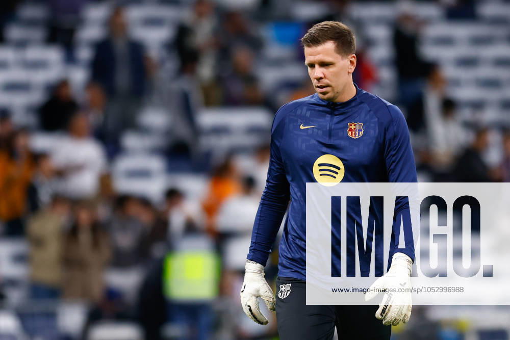 Wojciech Szczesny of FC Barcelona, Barca looks on during the Spanish League, LaLiga EA Sports, football match played between Real Madrid and FC Barcelona at Santiago Bernabeu stadium on October 26, 2024, in Madrid, Spain. Madrid SPAIN - ZUMAa181 20241026_zaa_a181_126
