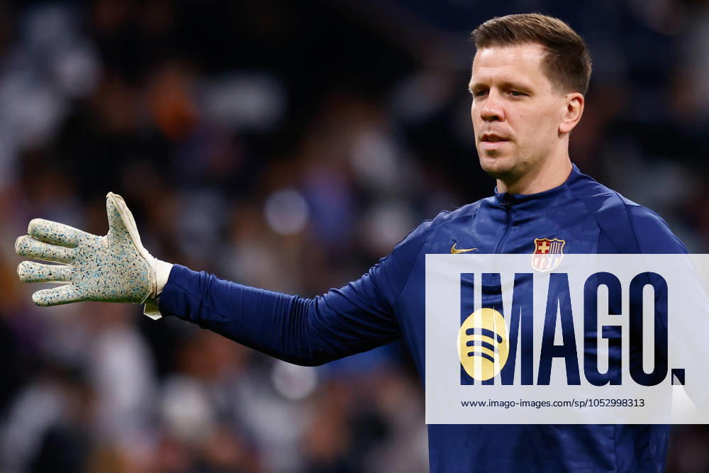 Wojciech Szczesny of FC Barcelona, Barca gestures during the Spanish League, LaLiga EA Sports, football match played between Real Madrid and FC Barcelona at Santiago Bernabeu stadium on October 26, 2024, in Madrid, Spain. Madrid SPAIN - ZUMAa181 20241026_zaa_a181_160