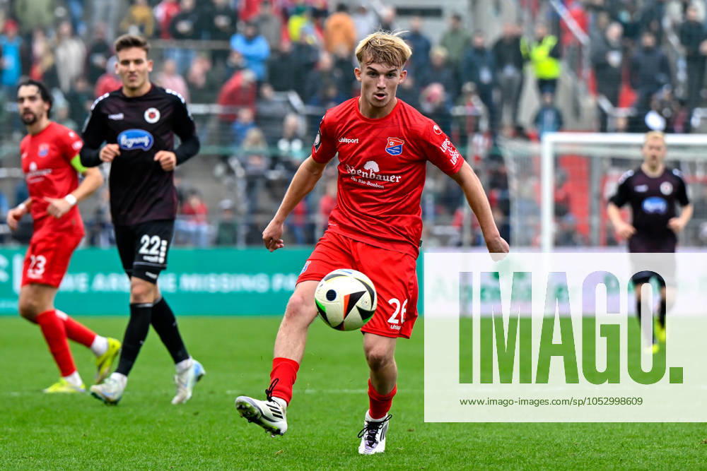 Andy Breuer Unterhaching, 26 on the ball, 26 10 2024, Unterhaching Germany , Soccer, 3 Liga, SpVgg Unterhaching Viktoria Köln, DFB DFL REGULATIONS PROHIBIT ANY USE OF PHOTOGRAPHS AS IMAGE SEQUENCES AND OR QUASI VIDEO